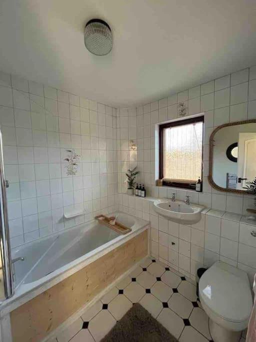 Вілла Relax With Spectacular Views And Hot Tub Kircubbin Екстер'єр фото